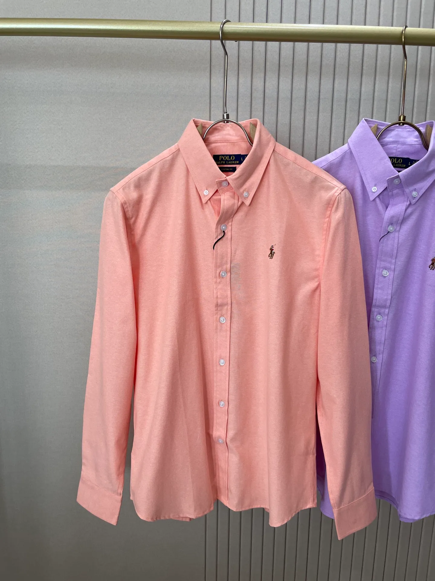 P220 🌸🌸🌸 POLO Ralph Lauren [High Quality] Classic shirt! Classic casual shirt made of pure cotton fabric with unique design, simple, clean and classic version design. It is a versatile style that can be switched at will. The fabric feels soft and delicate, highly breathable, close to the skin and comfortable to wear. It can be worn alone as an inner layer. Its versatile performance is beyond your imagination! The upper body of the ready-to-wear is simple and classic yet elegant! Size:M-XXL